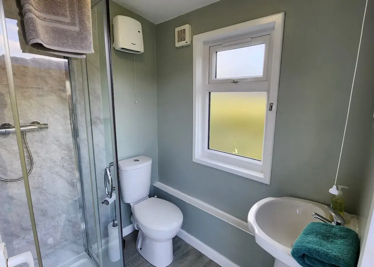 SH bathroom (2)